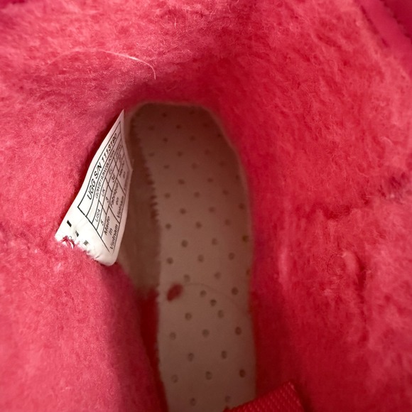 Kids UGG Clear Pink Short Boots Water Resistant Size 5 - Picture 8 of 11